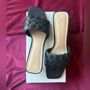 NWOT H&M Black Braided Low Heeled Sandals